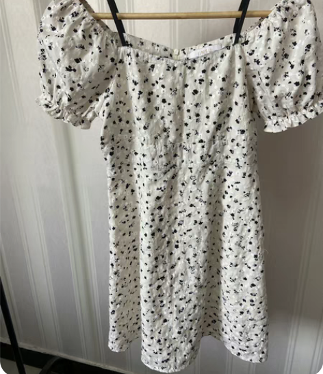 小个子刺绣碎花连衣裙法式方领收腰中长款裙m...