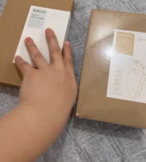 包邮罗马仕移动电源 充电宝 10000mA...