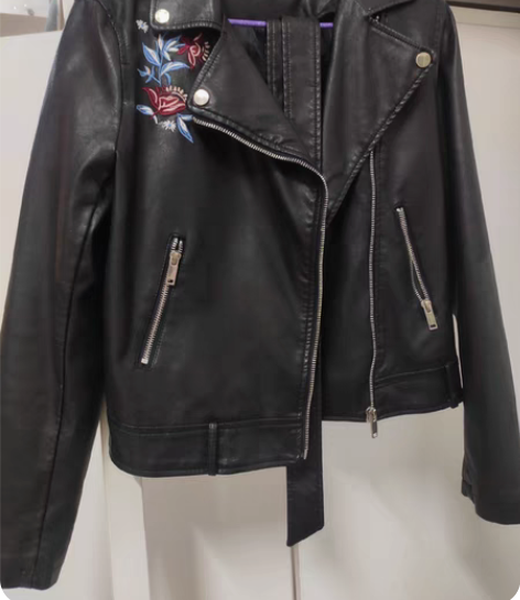 拉夏贝尔皮衣，超级好看，就穿过一次，搭配裙...