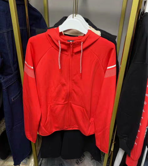 包邮全新正品特步 外套，连帽外套 m码16...