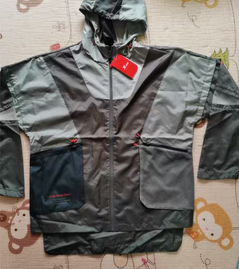 全新 特步薄款风衣 速干衣 尺码见图 实物...