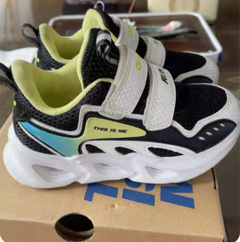 乔丹亮灯儿童运动鞋 感兴趣的话点“我想要”...