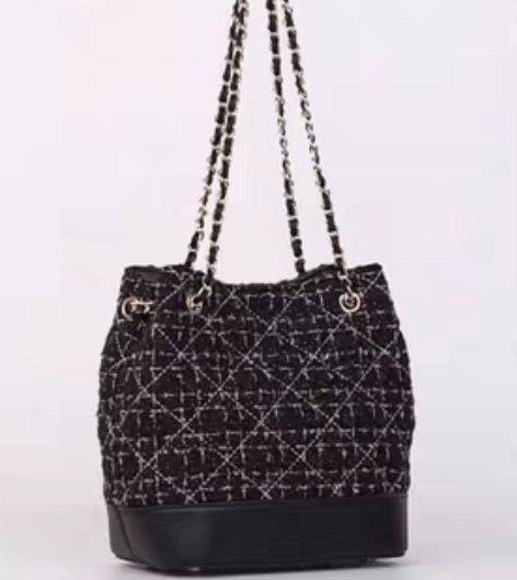 包邮稻草人小香风单肩包水桶斜挎链条包，全新...