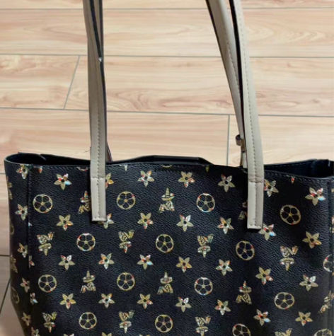 包邮稻草人单肩包，四个包，8成新 感兴趣的...