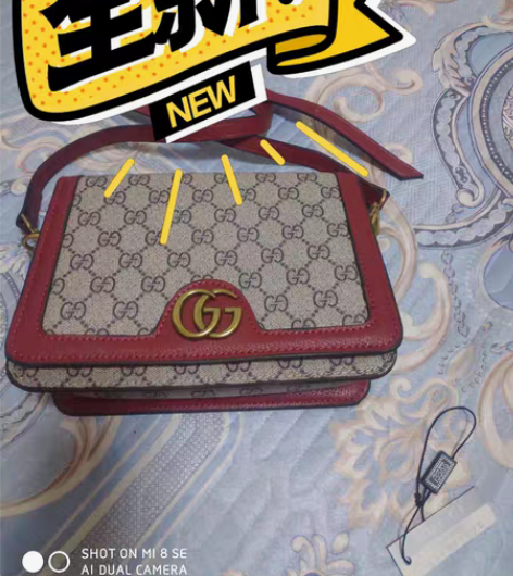 包邮朋友送的，背过一次，不喜欢这种款，转给...