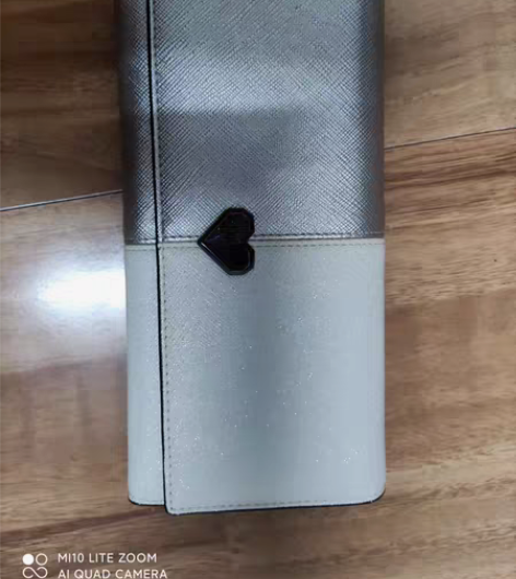 全新女士袋鼠牌钱包，因闲置低价转让 感兴趣...
