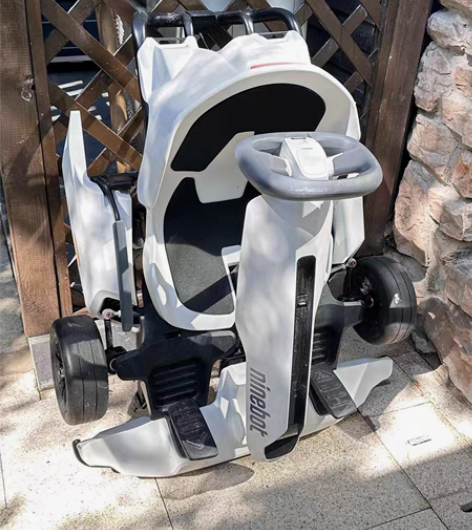 家里闲置九号平衡车，9成新，价格2000，...