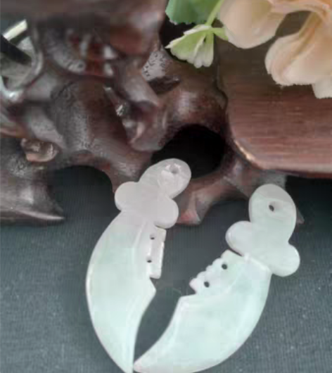 包邮翡翠小挂件双刀武圣 感兴趣的话点“我想...