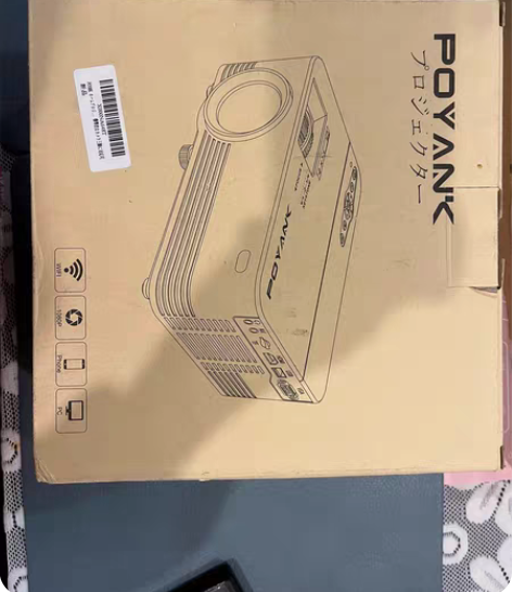 全新720p高清投影仪，家用卧室投墙小型便...