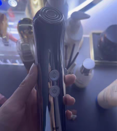 转卖天猫入手,因为最近做了医美,闲置了,可...