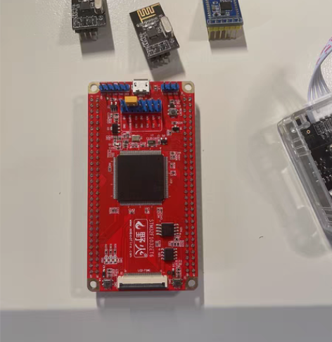 野火F103ZET6最小系统板 和一个St...