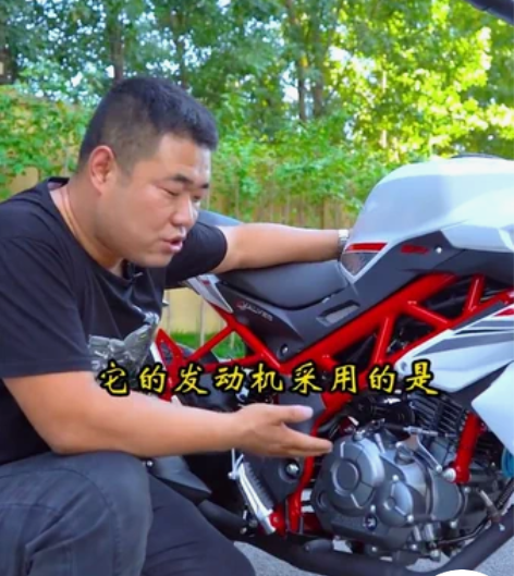 济南贝纳利红宝龙150摩托车！不是车贩子也...