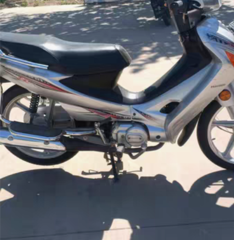 收个钻豹顶配的摩托带显示屏的那款天价的一边...