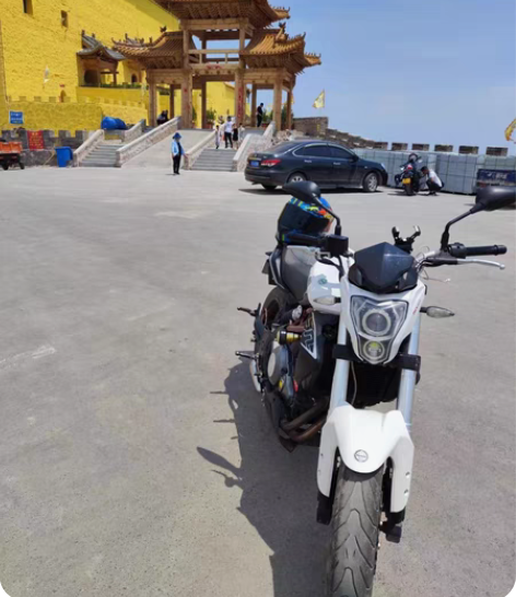 黄龙300，改装了圆灯无线充手机支架反光镜...