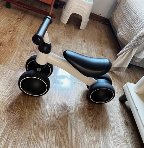 儿童平衡车 非常稳 无瑕疵 买时一百多 三...
