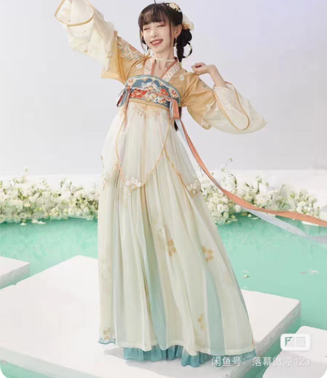 十三余小豆蔻儿[青玉金铃-阿巳与小铃铛联名...