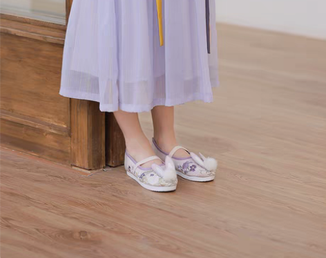 转卖十三余小豆蔻儿[玉兔少女]兔子刺绣系带...