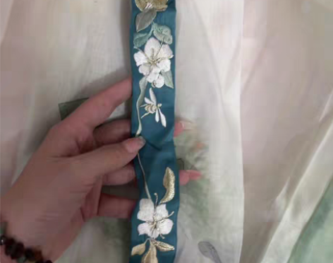 十三余小豆蔻儿[山色图]绣花方领半袖立领对...