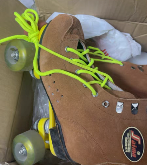 成人双排溜冰??鞋，买来就穿了两次，买来1...
