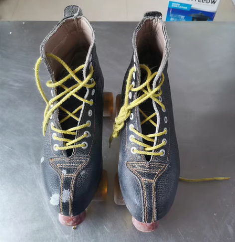 个人闲置双排旱冰鞋45码一双有需要的拿走 感兴趣的话点“我想...