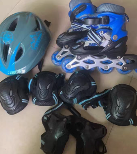 转卖自提：40出 轮滑溜冰鞋儿童全套套装2...