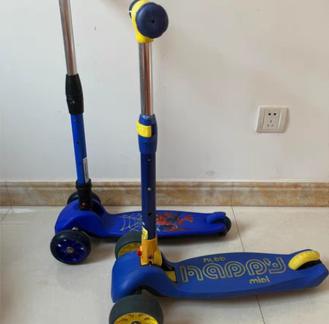 儿童滑板车 都可调节滑行闪灯 高款母婴店...