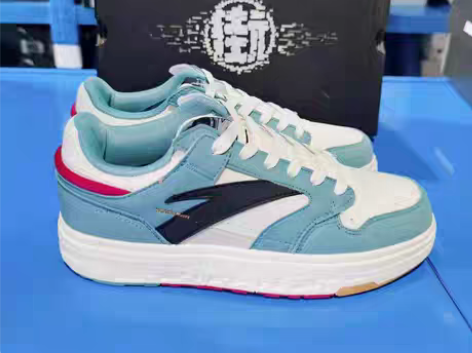 转卖安踏街顽男板鞋2022年王一博代言的产...