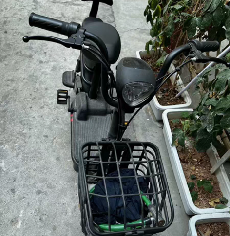 雅迪电动车新买一年左右的很少开，放那里堆灰...