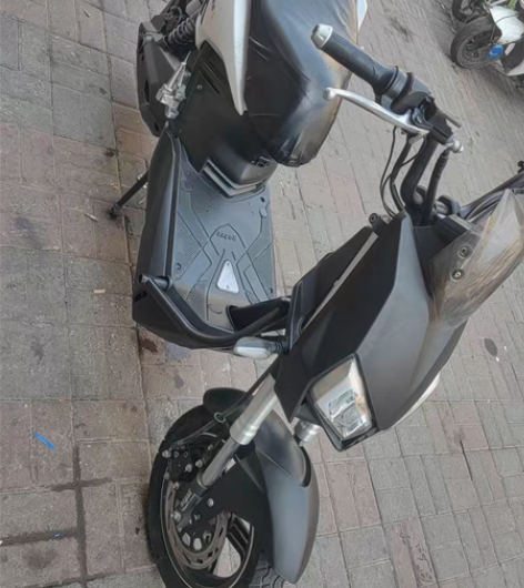 包邮雅迪x5皮毛9成新72都大电池 感兴趣...