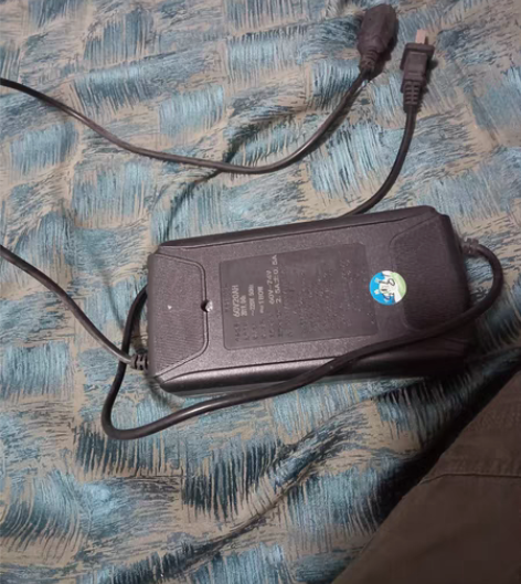 包邮转让二手电动车充电器，9成新，60V2...