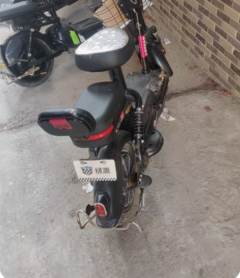 绿源电动车 个人自用的  电池刚换的。轮胎...
