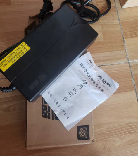 绿源锂电充电器，48v充电器，满电54.6...