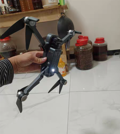 包邮出售航拍小飞机 飞过4/5次 买来后无...
