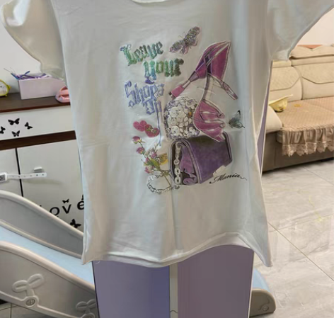 包邮甩货底,打板衣服,不退不换。 感兴趣的...