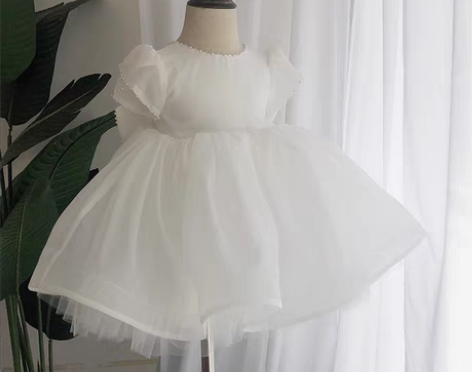 转卖新款设计师工作室定制女童纯白色百天生日...