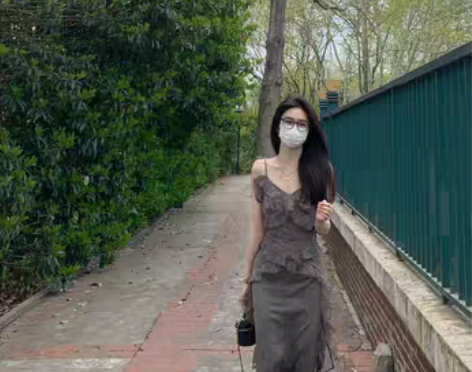 转卖灰色V领吊带长裙女夏季2022新款复古法式超仙不规则荷叶...