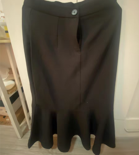 转卖2023年春夏气质A字鱼尾半身裙高腰显...