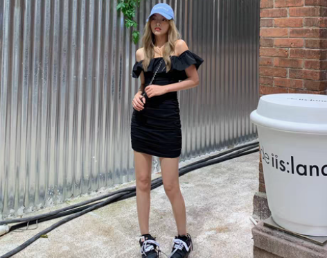 转卖MUJINLU黑色一字肩连衣裙女夏季辣...