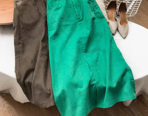 绿色灯芯绒长裙s码全新，腰围62.臀围86...