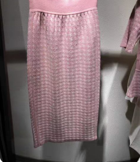 很好看的铅笔裙，腰围自量70cm，臀围约9...