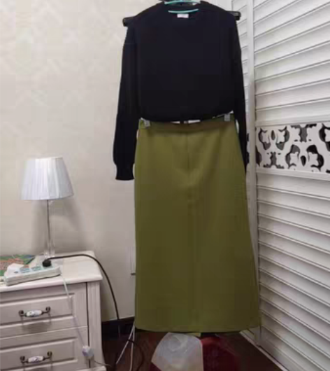 牛油果绿色铅笔裙,颜色超级漂亮,特别清新脱...