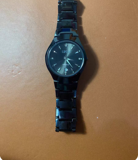 包邮手表 没电了 可以放当配饰用 一块多钱...