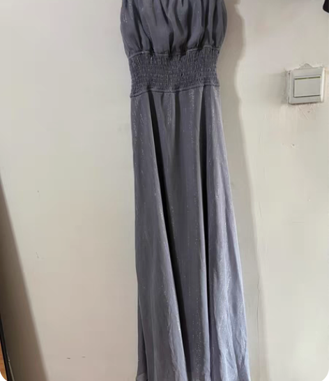 包邮波光粼粼吊带裙你?学院风短裙，日常出去...