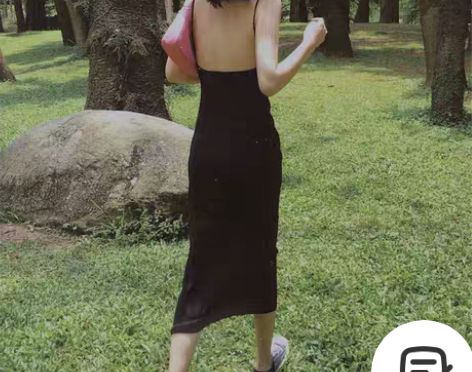 转卖春季复古黑色性感优雅显瘦针织吊带裙露背...