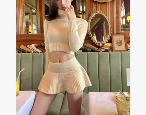 转卖性感风辣妹纯欲露腰高领短款毛衣2022...