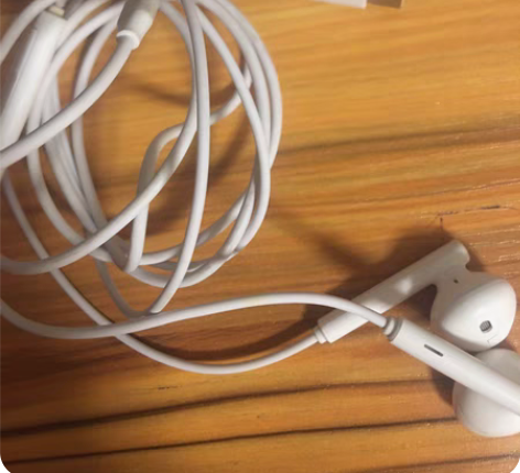 包邮华为原装耳机九五成新，用过一两次。平时...