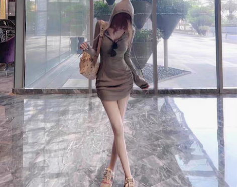 转卖22早秋长袖纯欲辣妹连衣裙卡戴珊运动风...