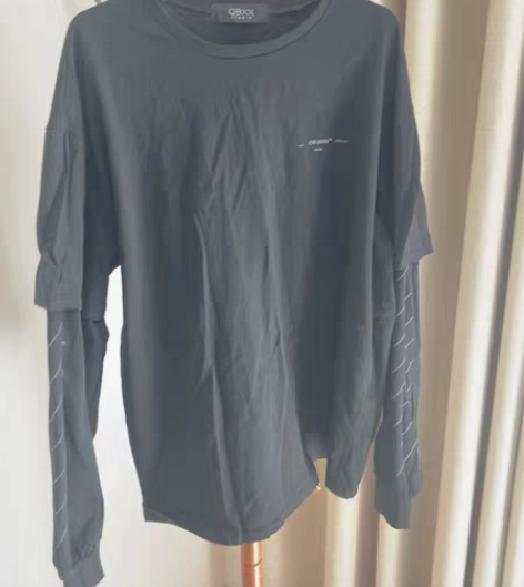 长袖中性风T恤,袖子是假两件设计,经典潮流...