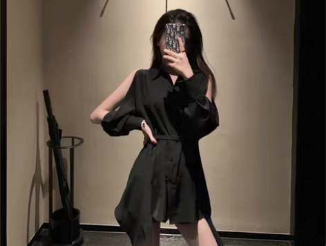 包邮2020早秋新款chic网红俏皮露肩衬...