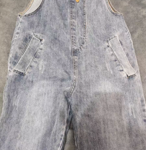 包邮全新 实体店买的 背带裤 感兴趣的话点...